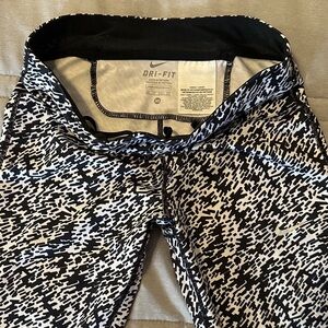 Nike Dri-FIT Monochrome Patterned Leggings
